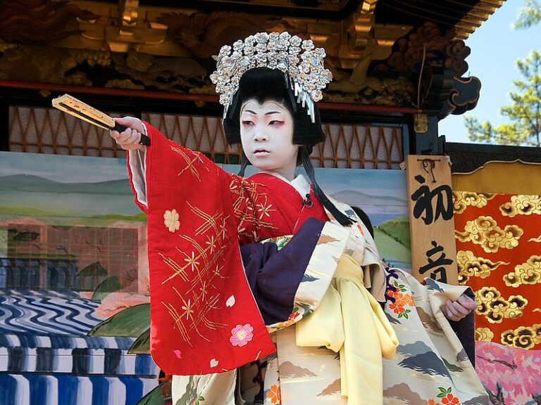 Exploring the World of Kabuki: From Tradition to Modernity - Japambience