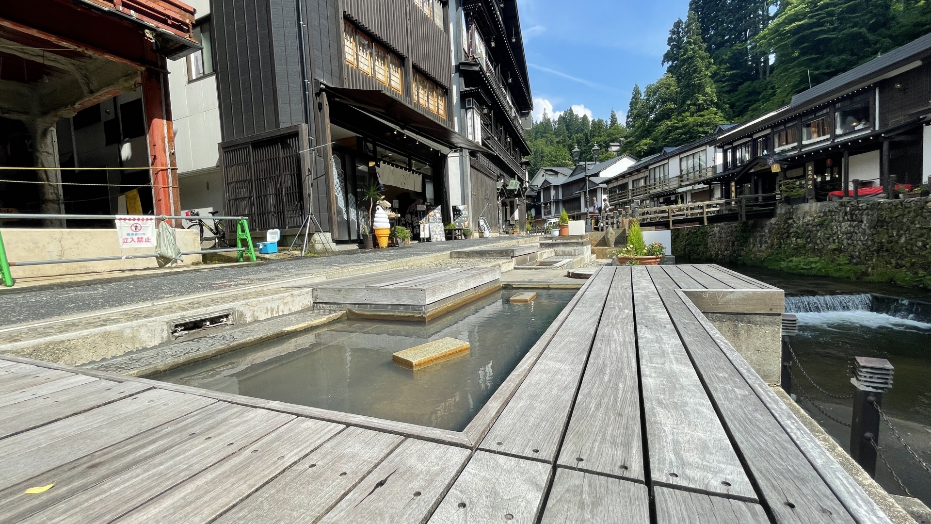 Ginzan Onsen: Japan’s Snowy Hot Spring Town That Feels Straight Out of